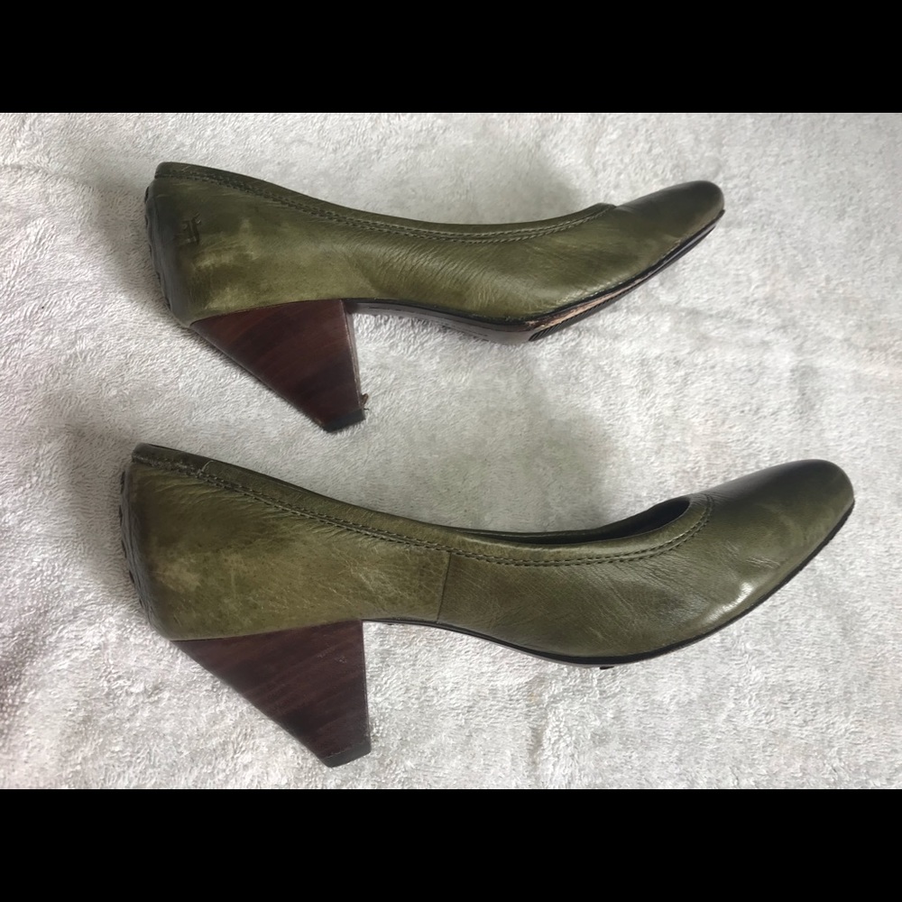 Frye Regina pumps olive green leather 7.5